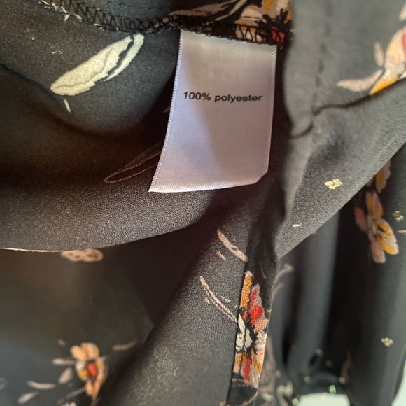 Maurices NWOT Women’s Top Blouse Tunic Black Flowers Glitter Dots Medium M - Picture 7 of 7